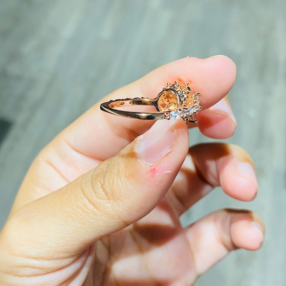 ✨18K Rose Gold Flower✨ - Picture 10 of 15